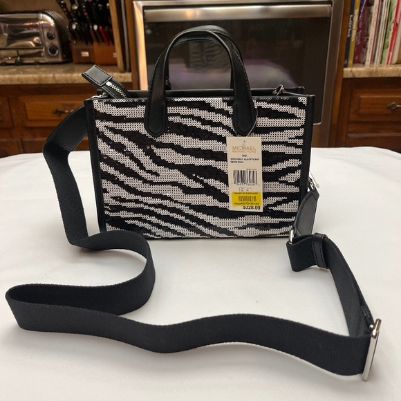 NWT Michael Kors Black Leather Bag With Blk/Wht. Sequined Front/Back. - Picture 1 of 16